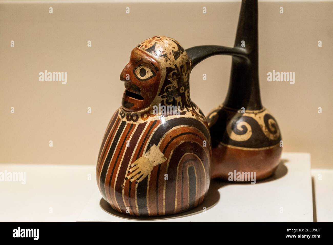 Ceramic vessel, hunting scene Nazca culture 100 BC-800 BC Perú Stock Photo