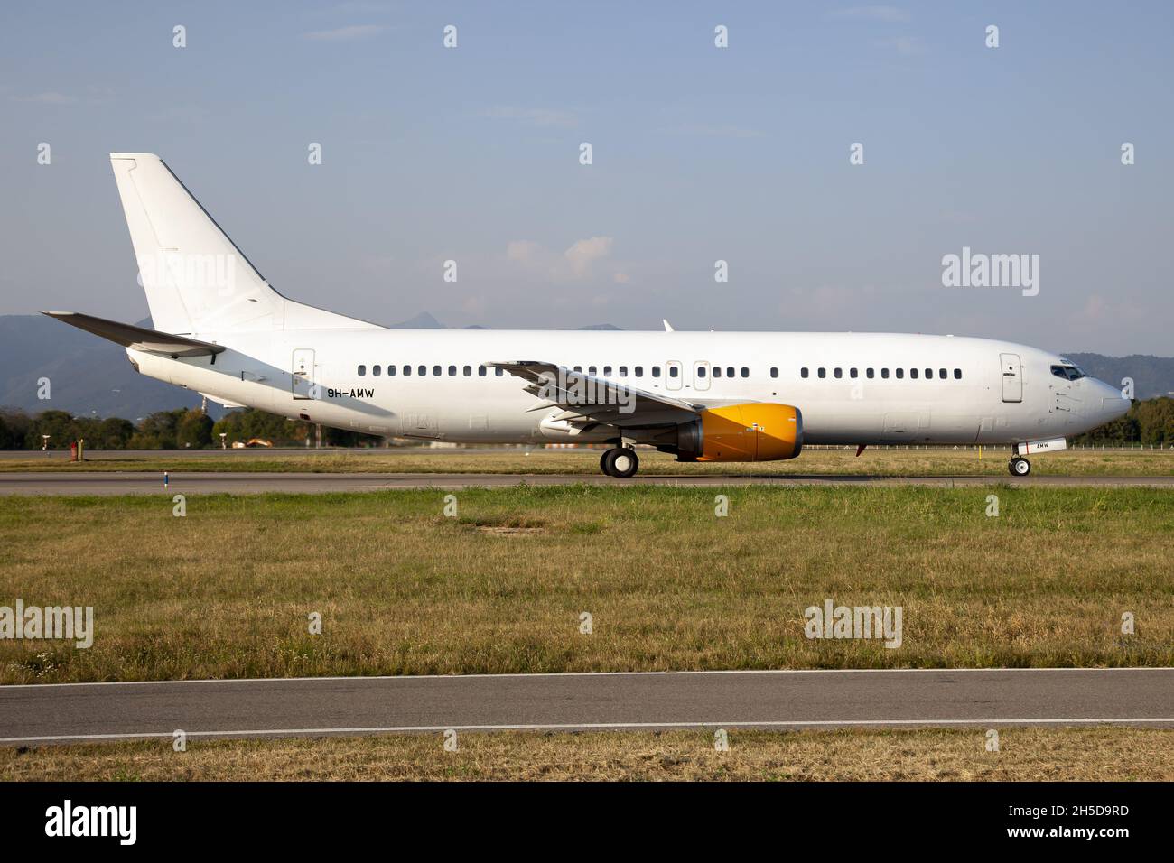 An Air Horizont Boeing 737-400 leaving, Milan Bergamo airport. Stock Photo