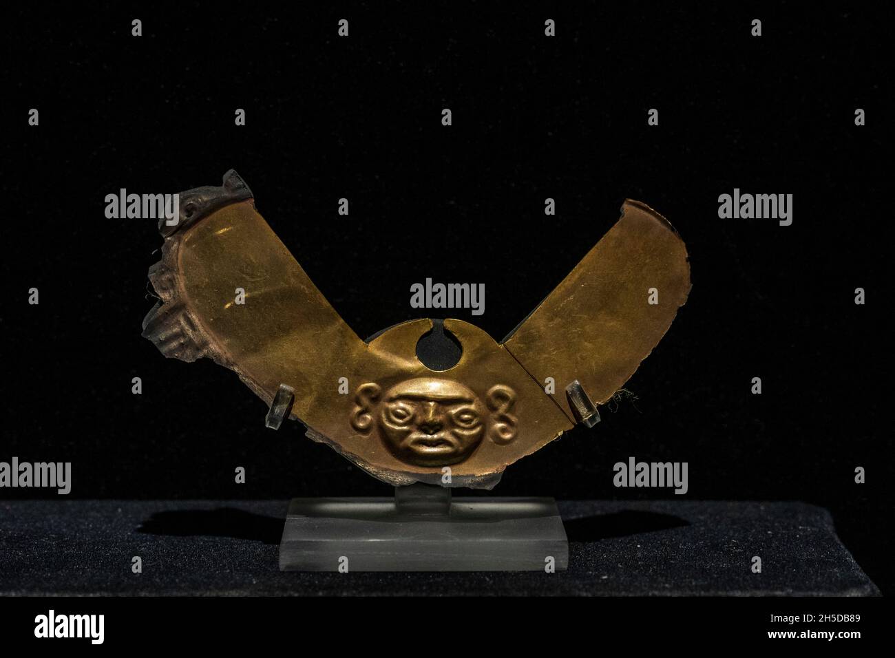 Pre-Columbian Jewelry Moche culture 100 AC-800 AC Perú Stock Photo