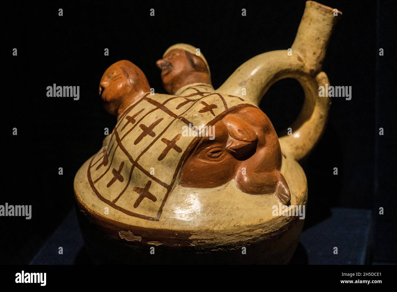 Ceramic vessel, erotic art Moche culture 100 AC-800 AC Perú Stock Photo