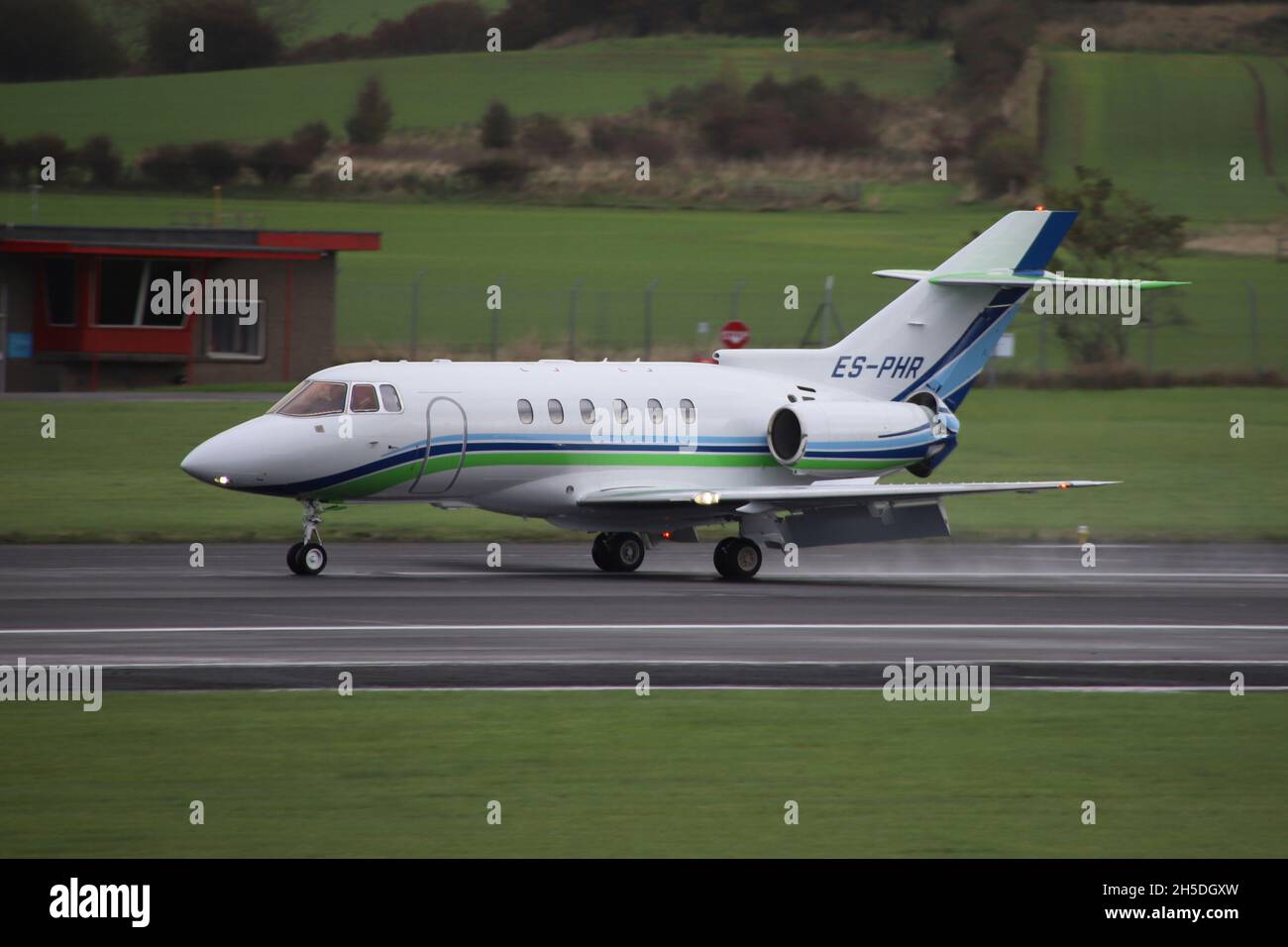 ES-PHR, a Hawker Beechcraft 750 operated by Estonian charter specialists Panaviatic, at Prestwick International Airport in Ayrshire, Scotland. The aircraft was in Scotland to bring delegates to the COP26 climate change conference being held in nearby Glasgow. Stock Photo
