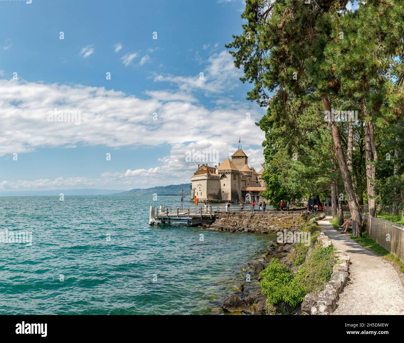 Chateau Chillon at Lac Léman *** Local Caption ***  Veytaux, Switzerland, castle, water, trees, summer, mountains, lake, Stock Photo