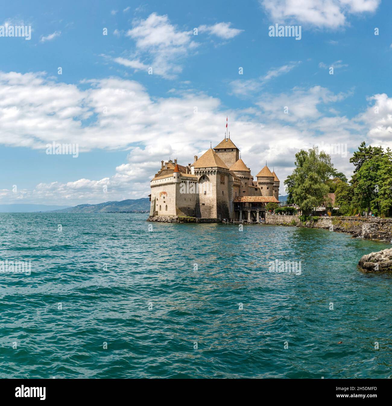 Chateau Chillon at the Lac Léman *** Local Caption ***  Veytaux, Switzerland, castle, water, trees, summer, mountains, lake, Stock Photo