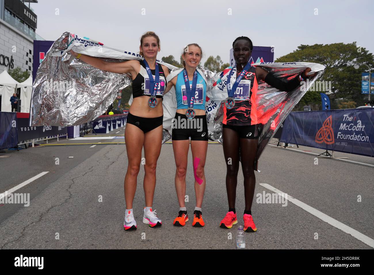 Los Angeles, United States. 07th Nov, 2021. Women's winner Natasha Cockram  (GBR), center, poses with runner-up Antonina Kwambai (KEN), right, and  third-place finisher Nina Zarina (RUS) at the 36th Los Angeles Marathon