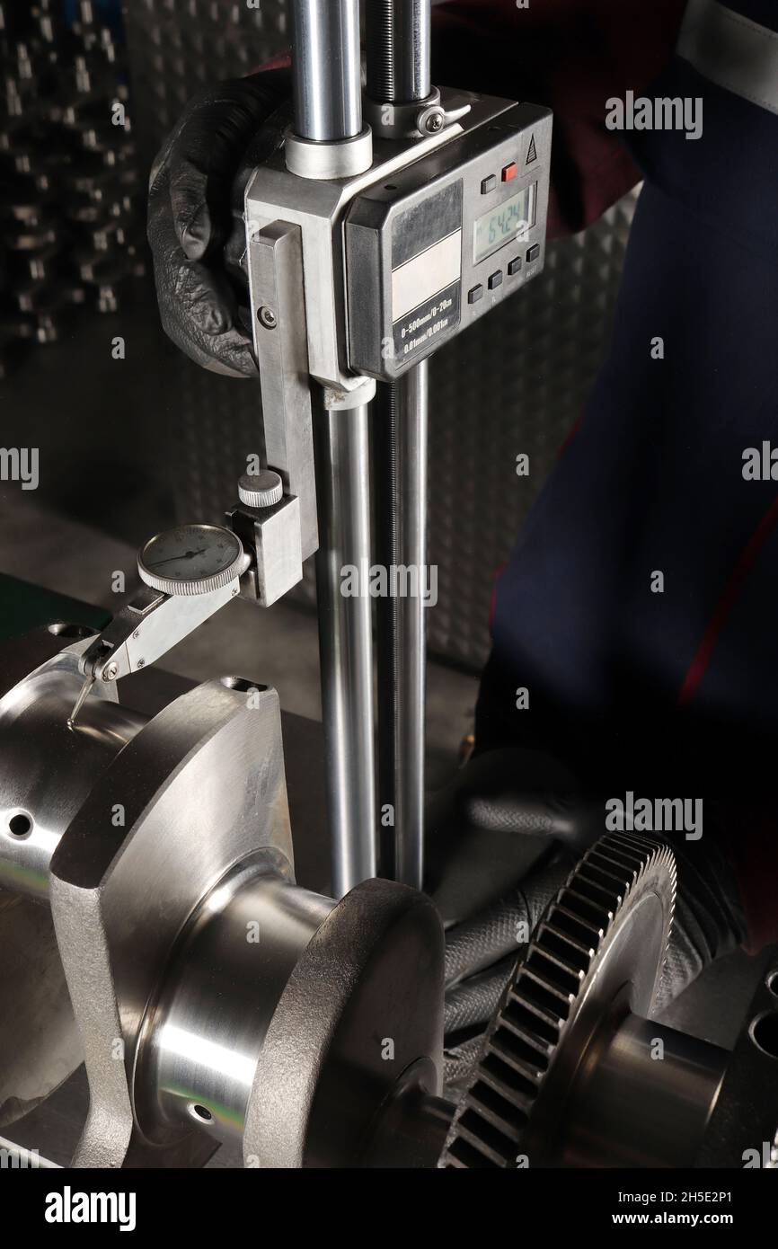 Precise measurement on the crankshaft Stock Photo Alamy