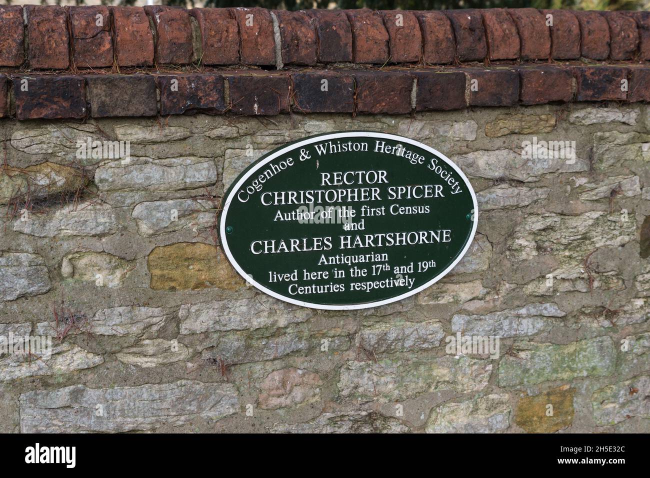 Green plaque to remember Christopher Spicer, author of the first census, and Hartshorne, Antiquarian, Cogenhoe, Northamptonshire, UK Stock Photo