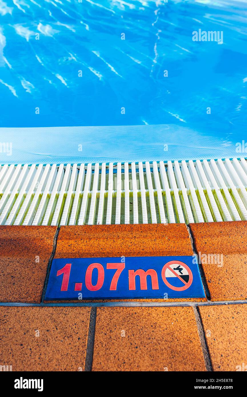 Pool depth marker at hotel Stock Photo - Alamy