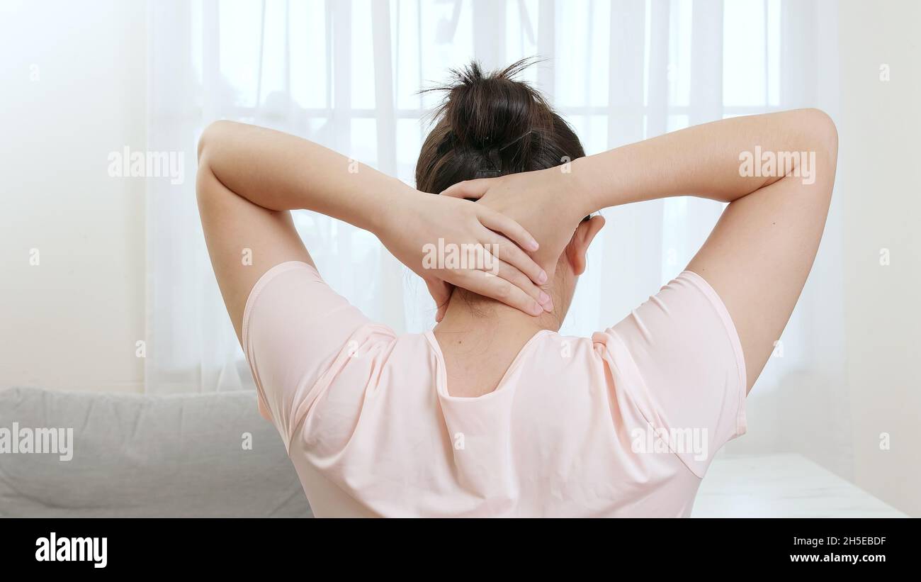 Красные прыщи на шее у женщин. Her neck her back. Her neck her back. Красивые женские шеи душить. Девушки бледные болезненный вид.