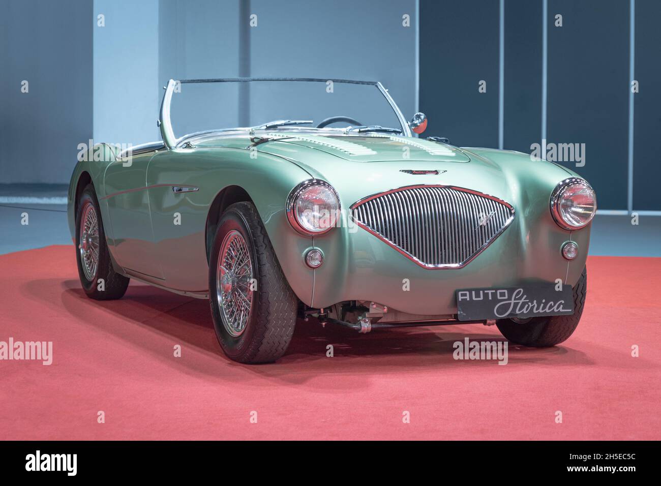 BARCELONA, SPAIN-OCTOBER 4, 2021: 1954 Austin-Healey 100/4 BN1 Stock Photo