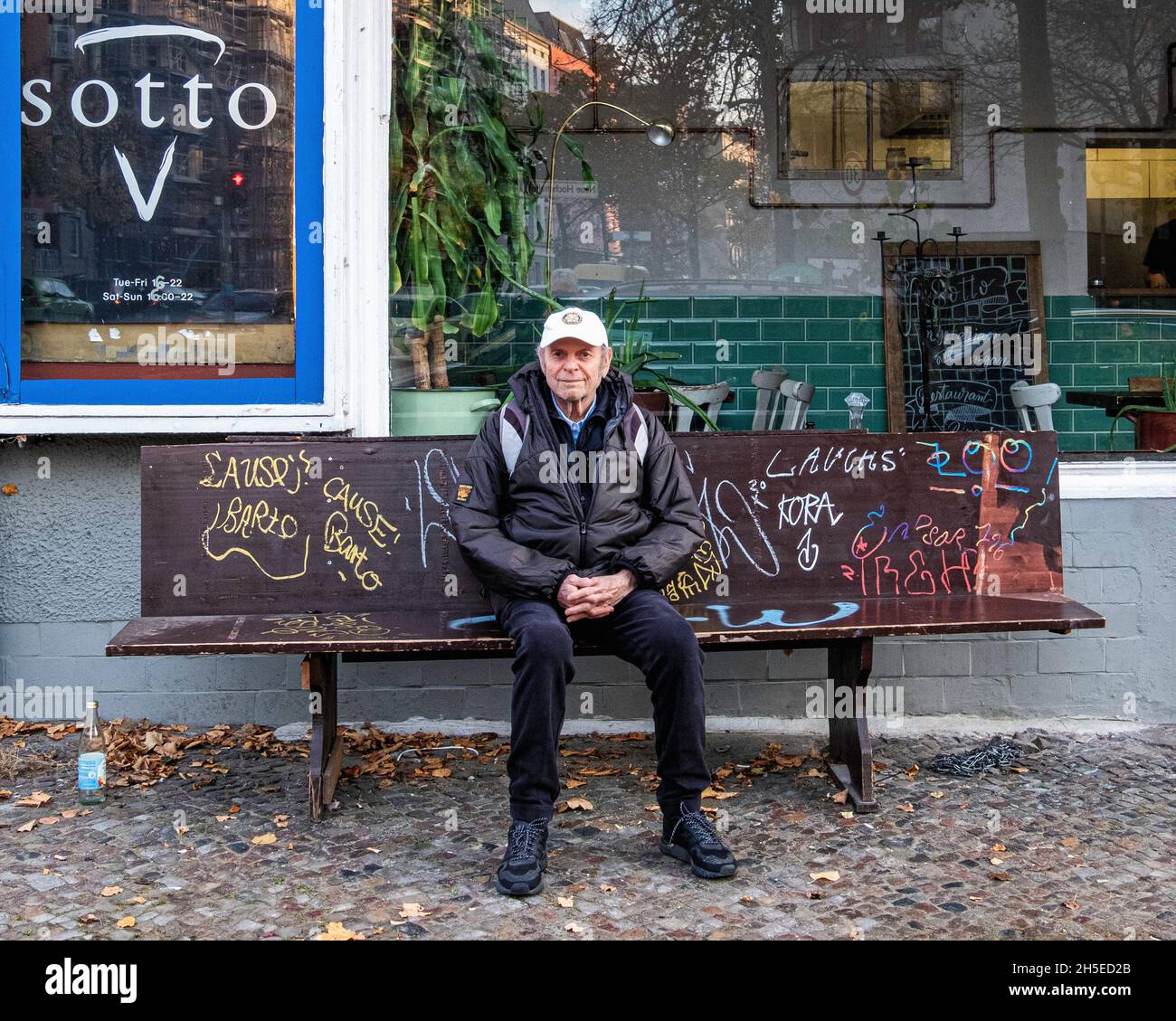 Sotto Italian Restaurant serves vegan & veggie pizzas, Neue Hochstraße 25  ,Gesundbrunnen,Mitte,Berlin Stock Photo - Alamy