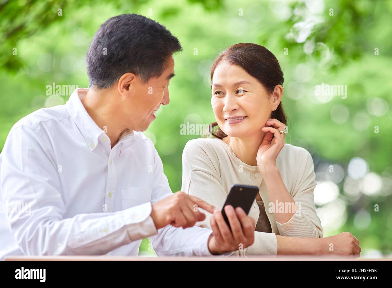 Japanese senior couple at a city park Stock Photo - Alamy