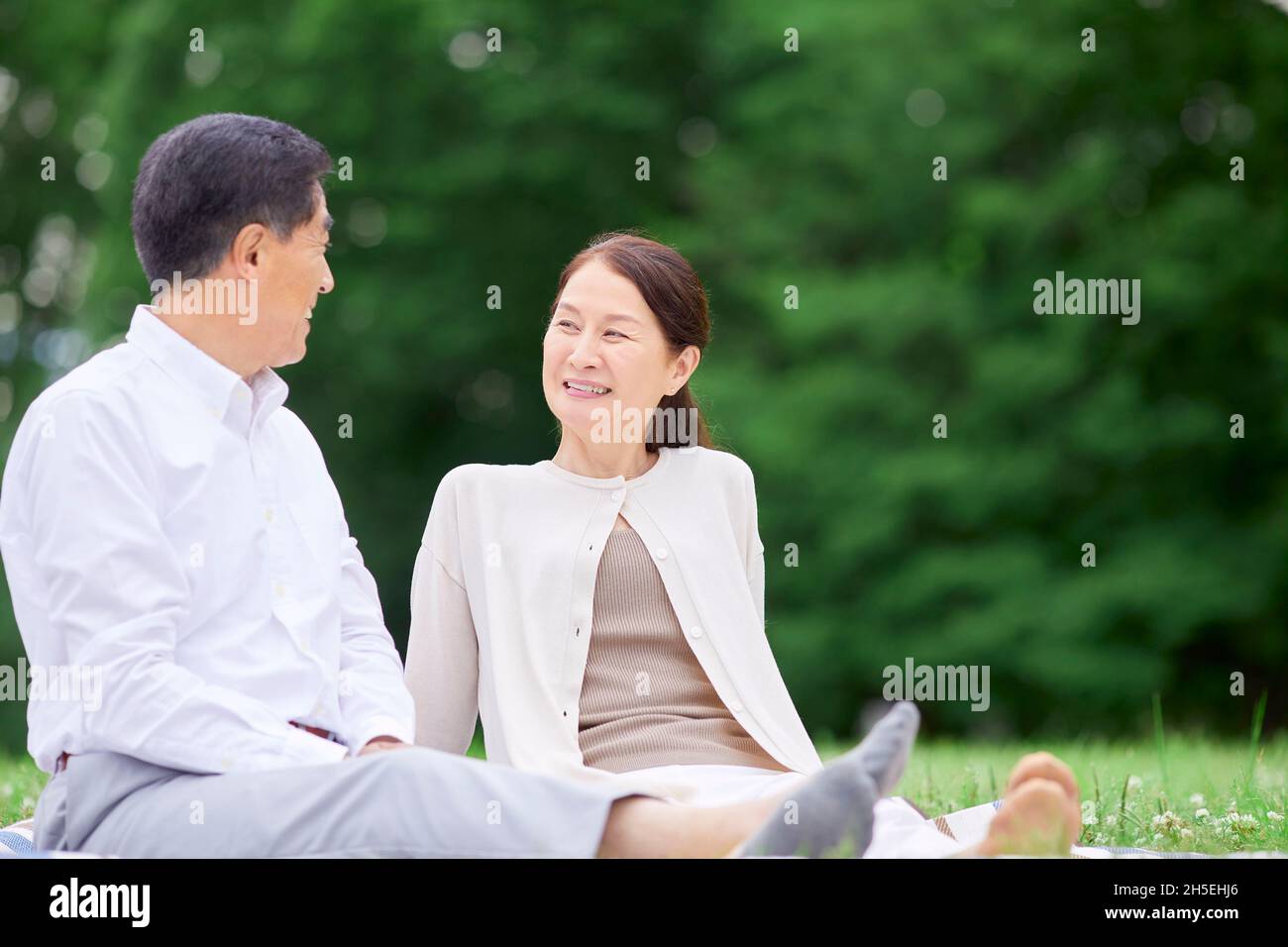 Japanese senior couple at a city park Stock Photo - Alamy