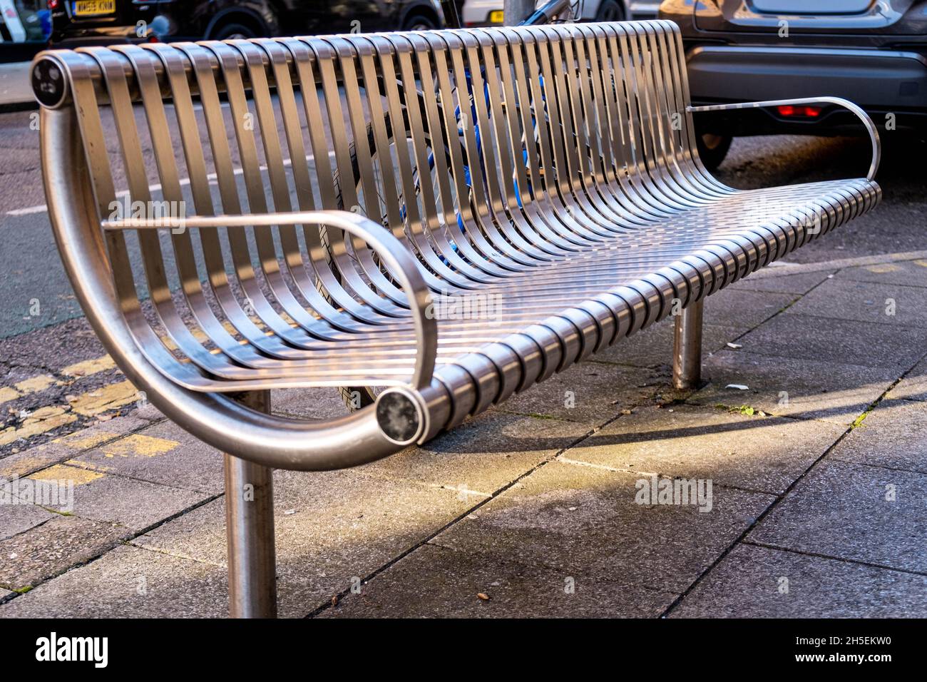 Modern public bench seating hi-res stock photography and images - Alamy