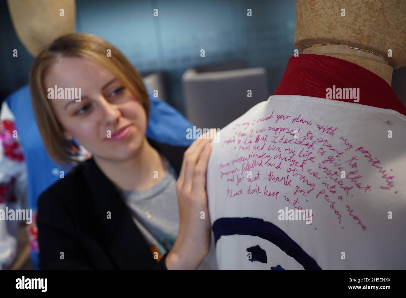 Cancer patient Laura Nuttall looks at her quote, which has been hand