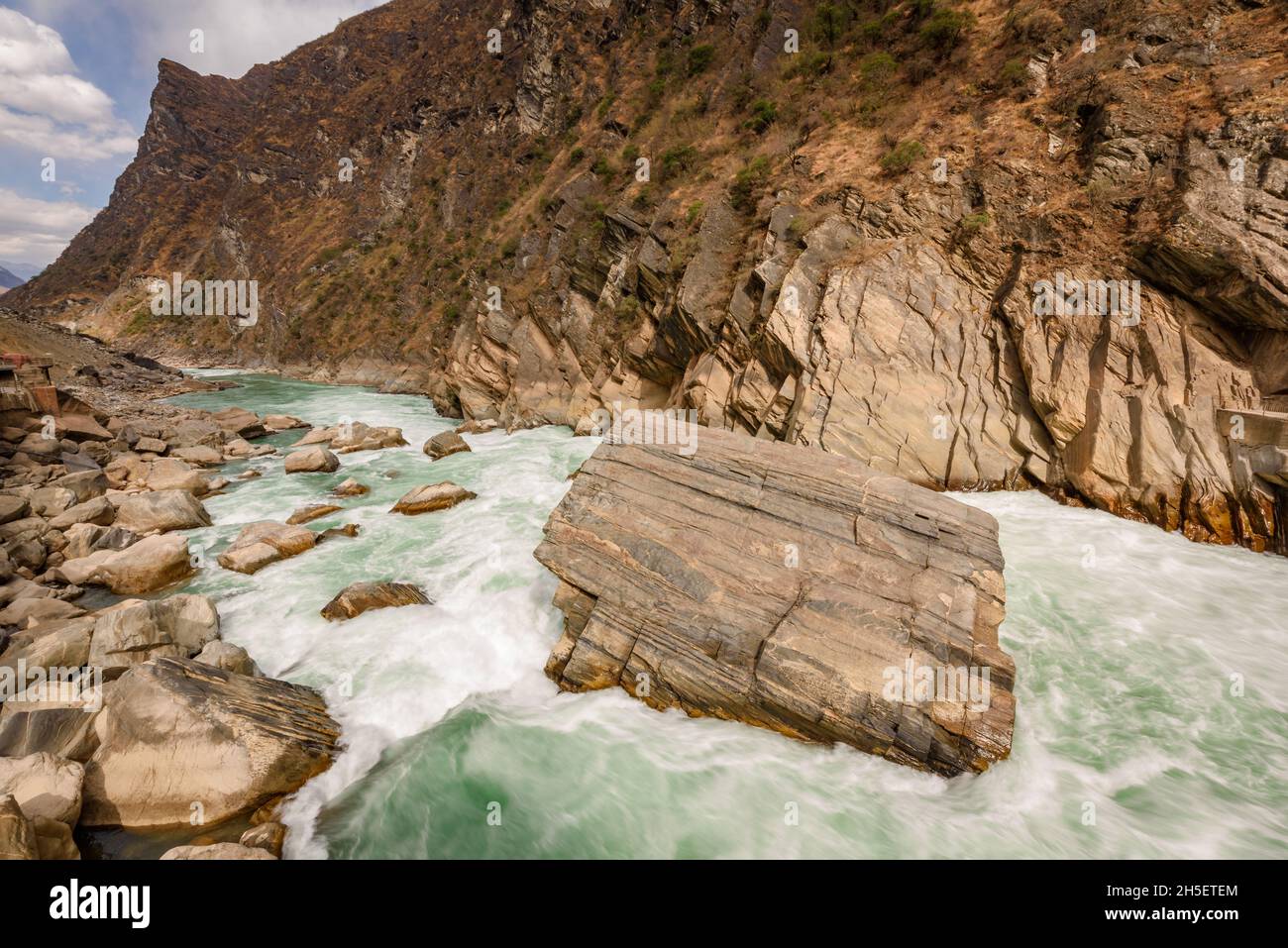 Fast flowing river at Tiger Leaping Gorge, a scenic canyon along Jinsha River. One of the deepest and most spectacular river canyons in the world. Stock Photo