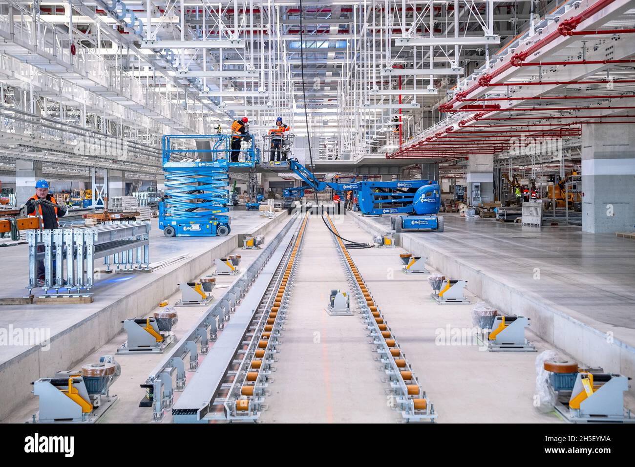Emden, Germany. 09th Nov, 2021. Construction is underway in the new hall for the production of electric cars. The VW site in Emden is being developed into Lower Saxony's first plant for electric vehicles. Credit: Sina Schuldt/dpa/Alamy Live News Stock Photo