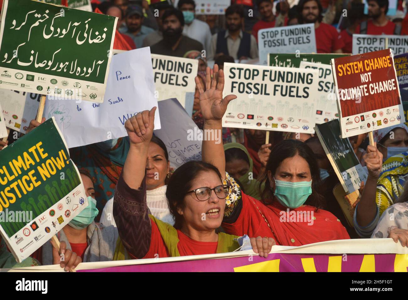 Lahore, Pakistan. 08th Nov, 2021. Pakistani activists of Kissan Rabita