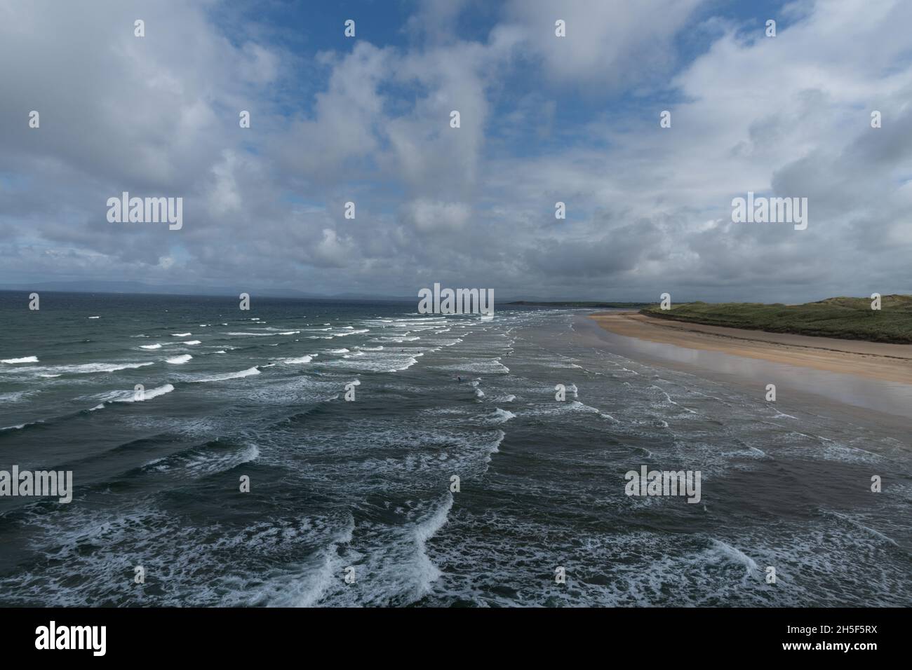 Mesmerizing view of a beautiful seascape on a gloomy day in Tullan Strand Bundoran, Donegal Stock Photo