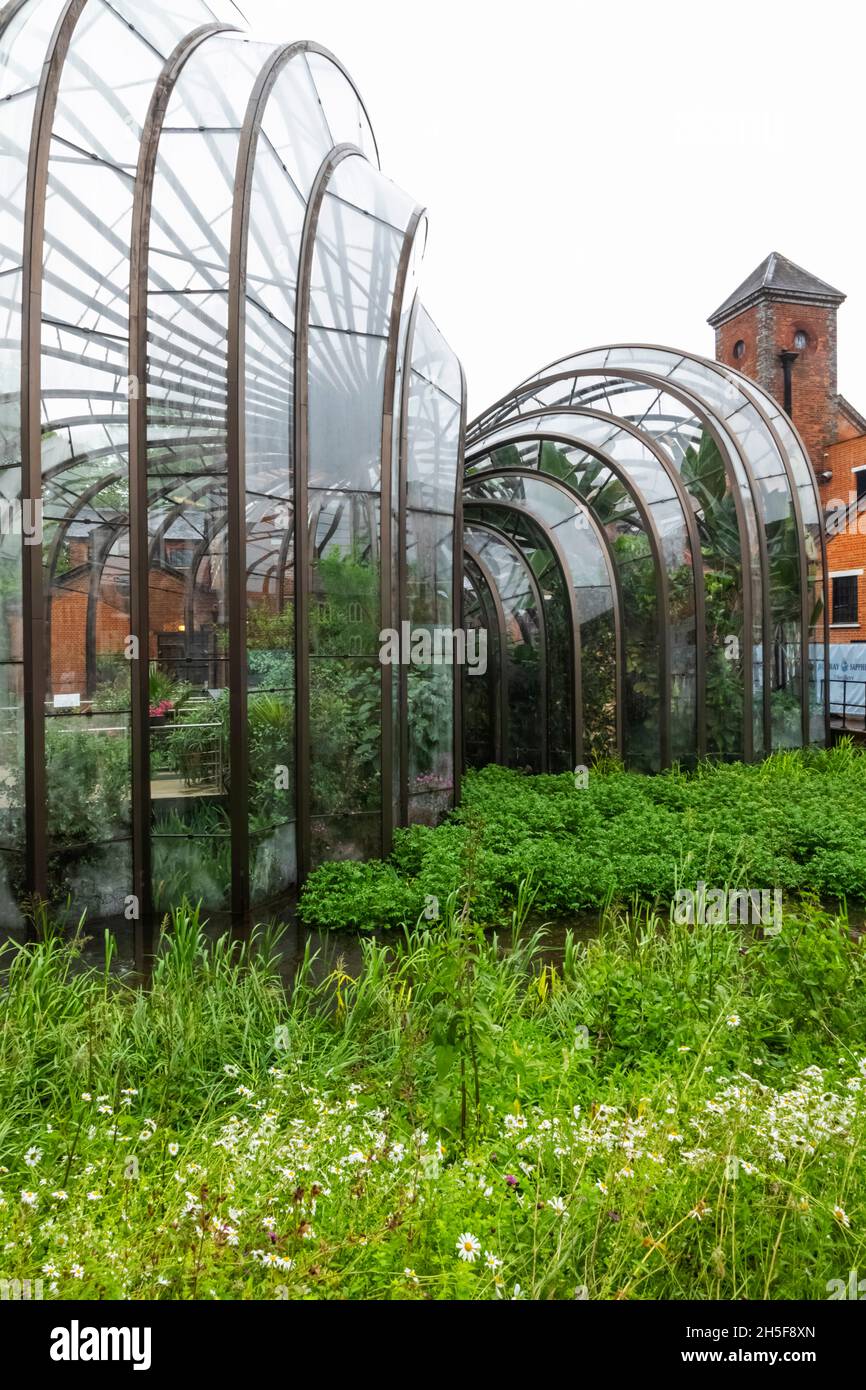 Bombay Sapphire Distillery High Resolution Stock Photography and Images ...
