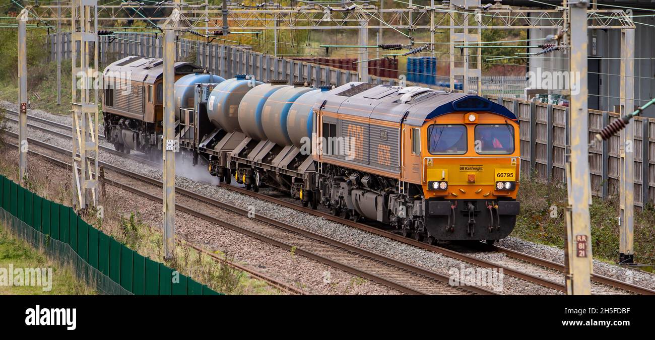 GB Railfreight Class 66's 66795/66704 hauling RHTT at DIRFT Stock Photo
