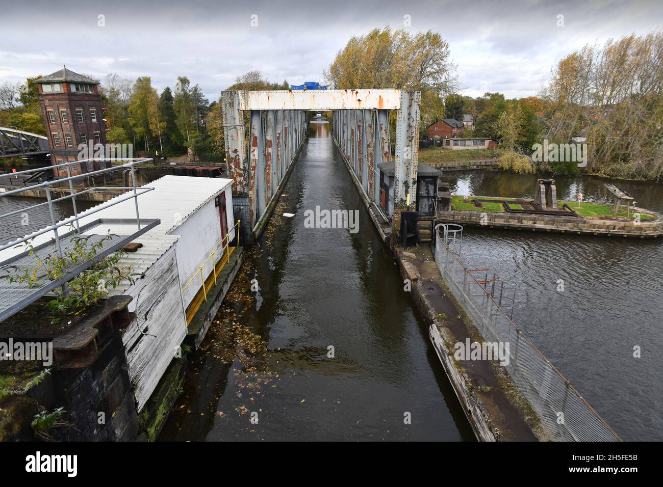 The Barton Swing Aqueduct  a moveable navigable aqueduct carrying the  Bridgewater Canal across the Manchester Ship Canal in Barton upon Irwell, Great Stock Photo