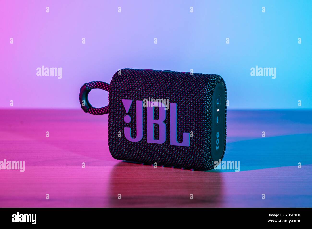 JBL Go 3 Bluetooth Speaker Stock Photo - Alamy