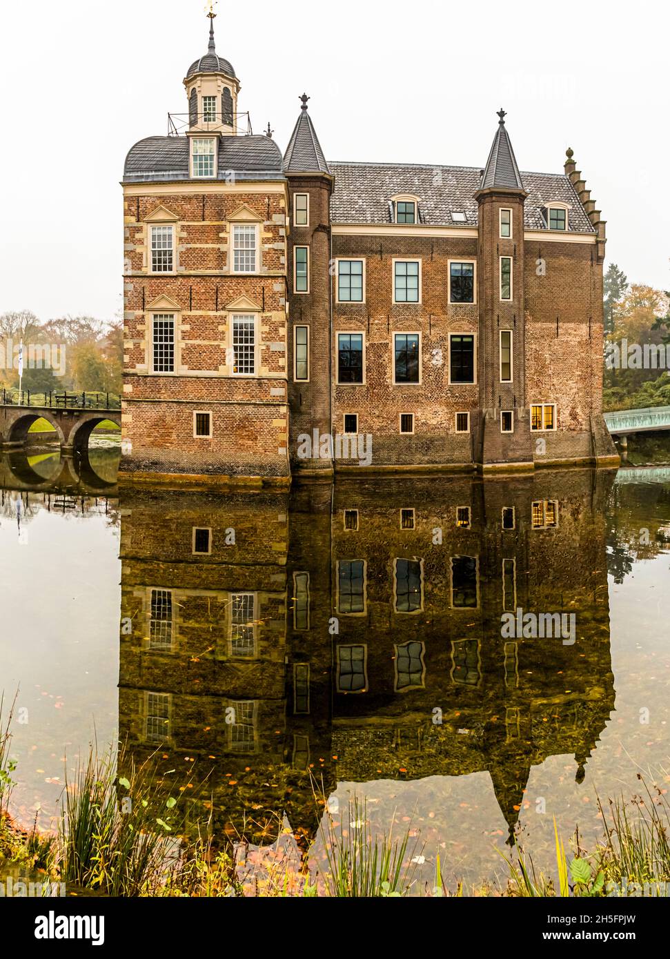 Ruurlo Castle is a listed building in the province of Gelderland in the east of Holland. Ruurlo, Netherlands Stock Photo
