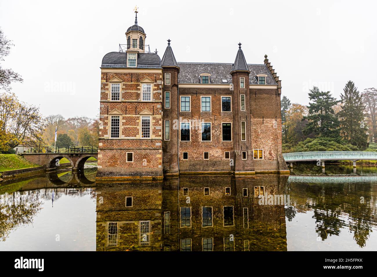 Ruurlo Castle is a listed building in the province of Gelderland in the east of Holland. Ruurlo, Netherlands Stock Photo