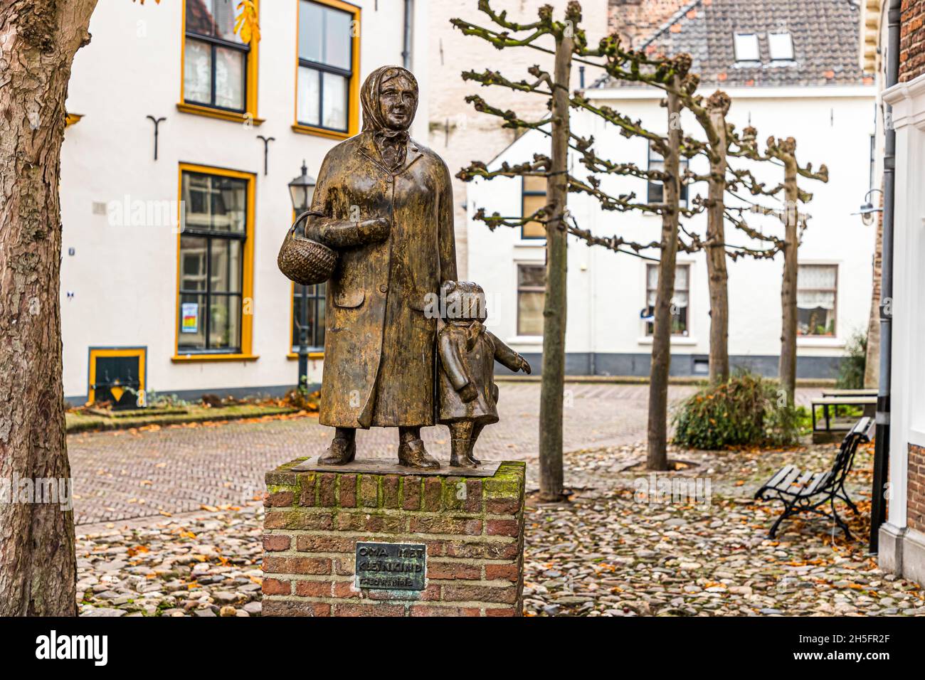 Statue 'Grandma with toddler' by Theo Renirie in Doesburg, Netherlands Stock Photo