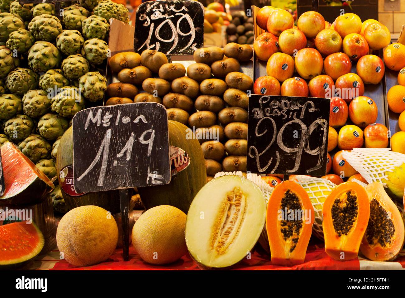 Marktstand mit diversen Früchten und Obst, Barcelona, Spanien. Stock Photo