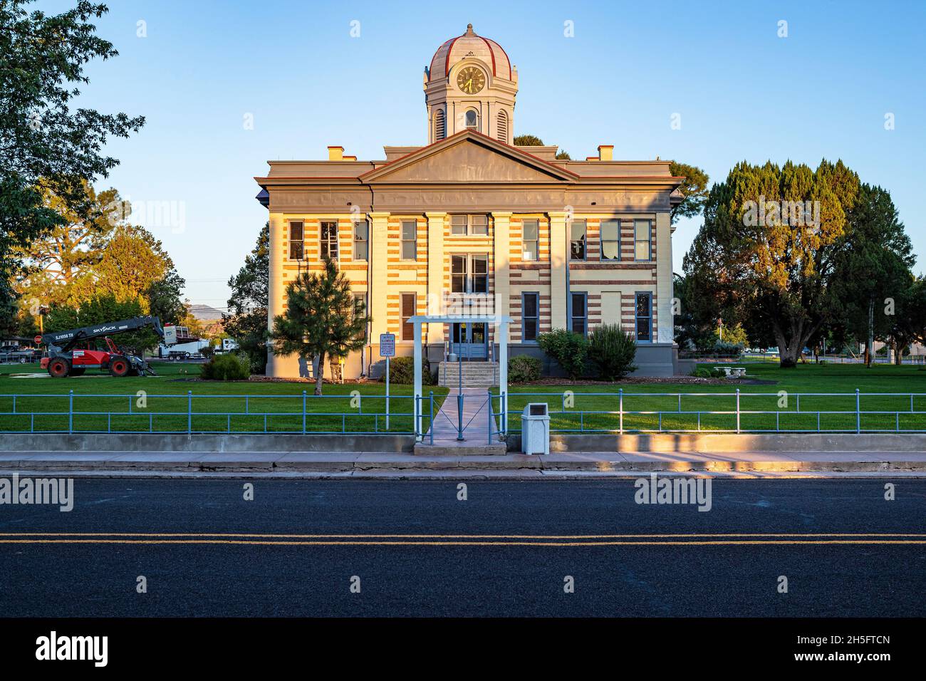 Ft davis courthouse hires stock photography and images Alamy