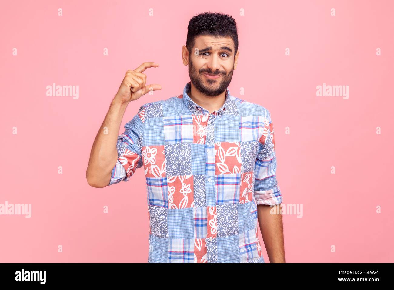 Guy shirt too small hi-res stock photography and images - Alamy
