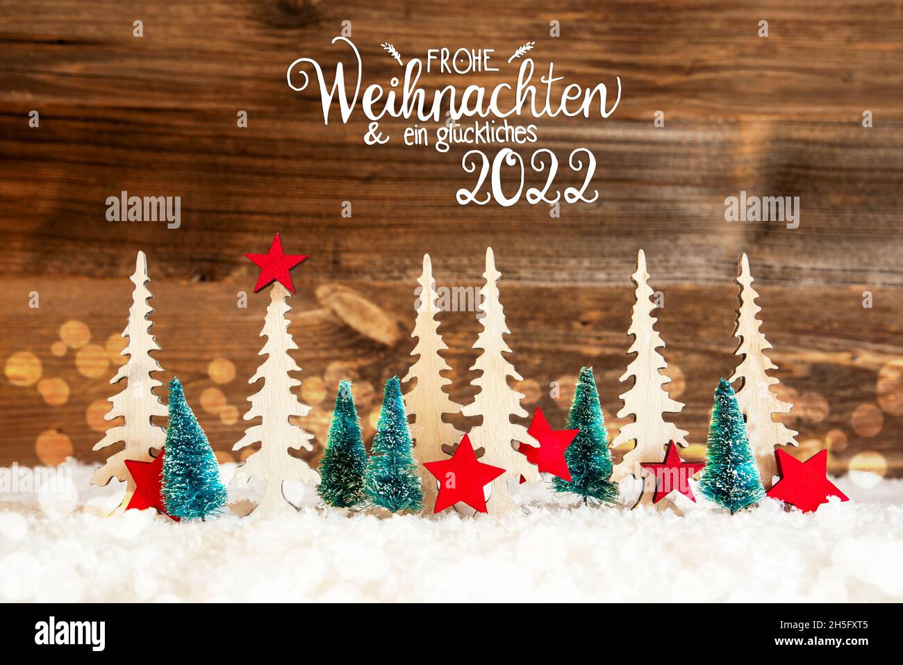 Christmas Tree, Snow, Red Star, Glueckliches 2022 Means Happy 2022, Wood Stock Photo - Alamy