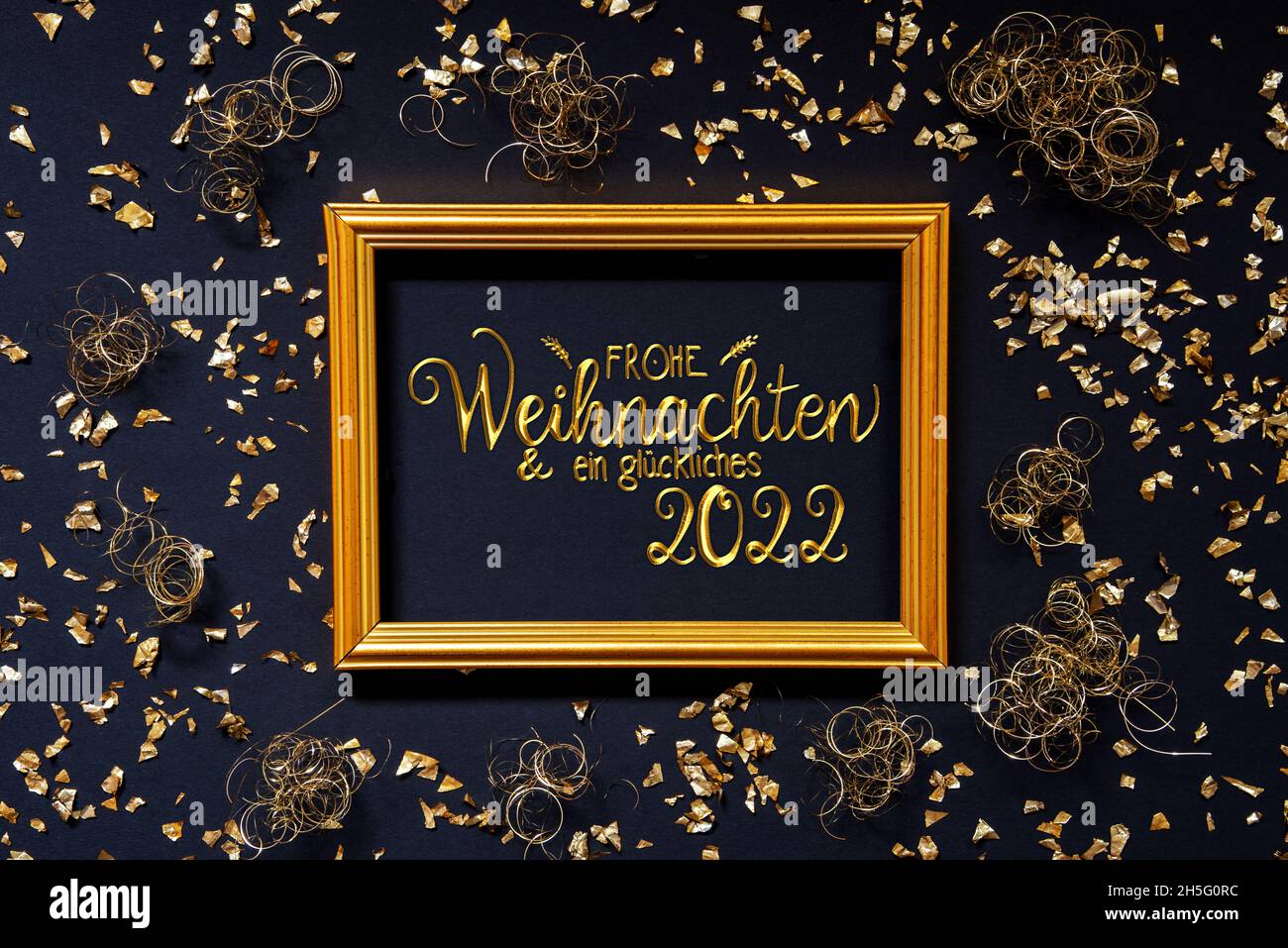 Christmas 2022 Picture Frame Frame, Golden Glitter Christmas Decoration, Glueckliches 2022 Means Happy  2022 Stock Photo - Alamy