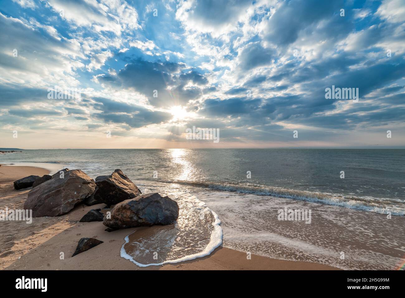 Summer sunrise over the sea hi-res stock photography and images - Alamy