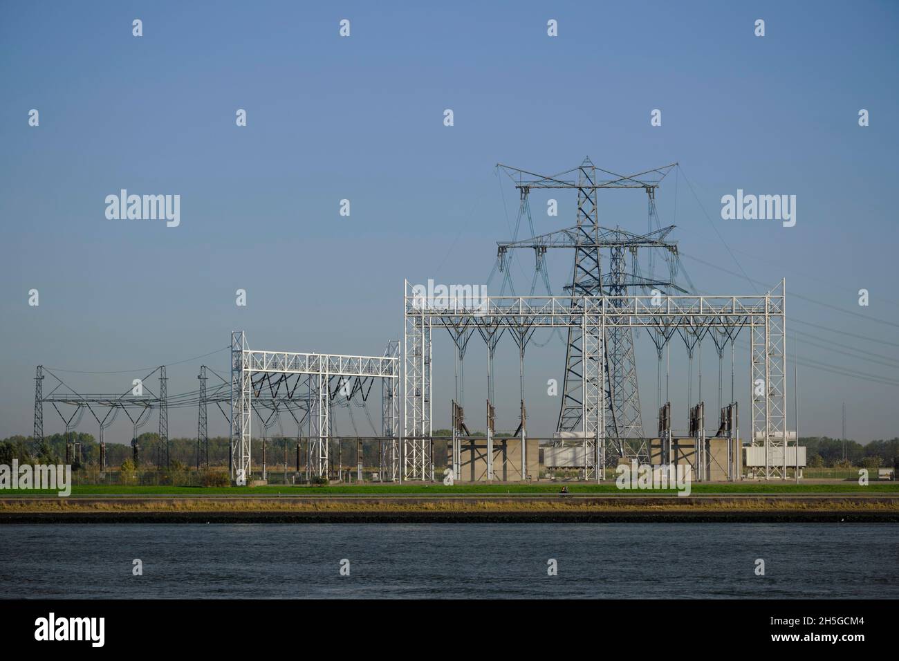 High power electricity poles in urban area connected to smart grid