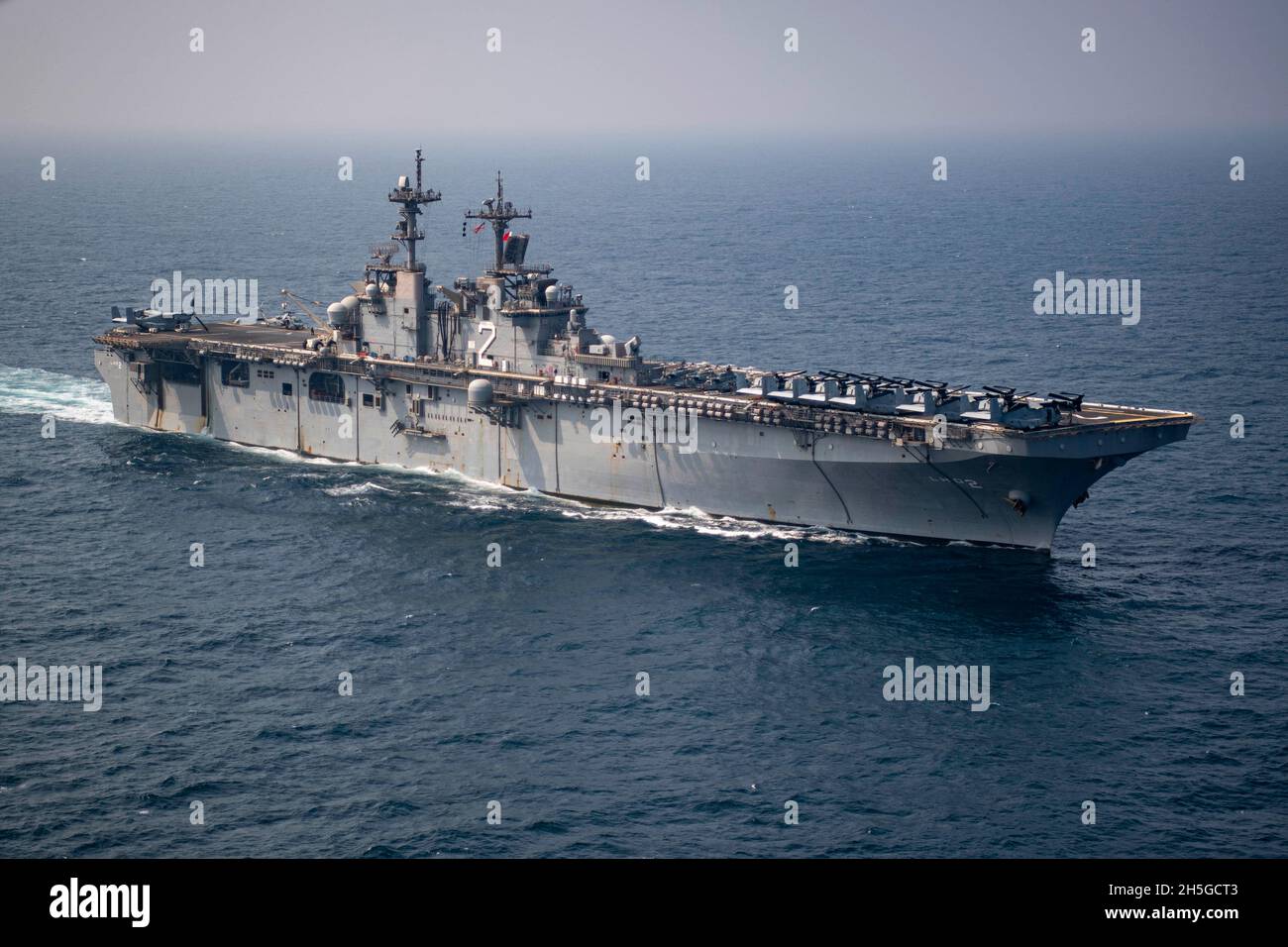 Gulf of Oman, Oman. 09th Nov, 2021. The U.S. Navy Wasp-class amphibious ...