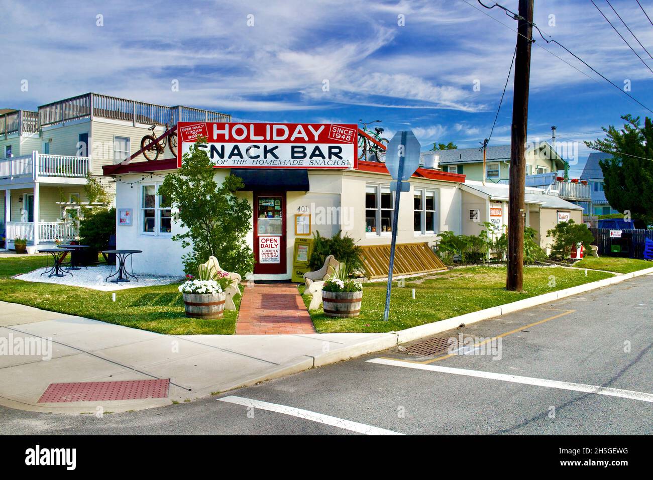 Holiday Snack Bar on Long Beach Island, NJ, USA  Classic beach restaurant with home made cakes, slam burgers, and milk shakes Stock Photo