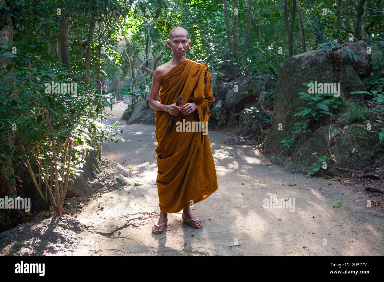 Portrait buddhist monk in front hi-res stock photography and images - Alamy