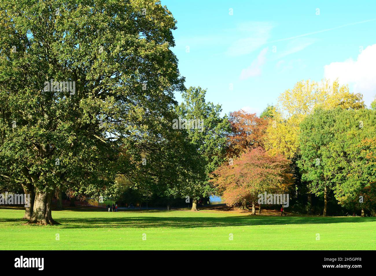 Abington Park with Autumn colours in Northampton England UK Stock Photo ...