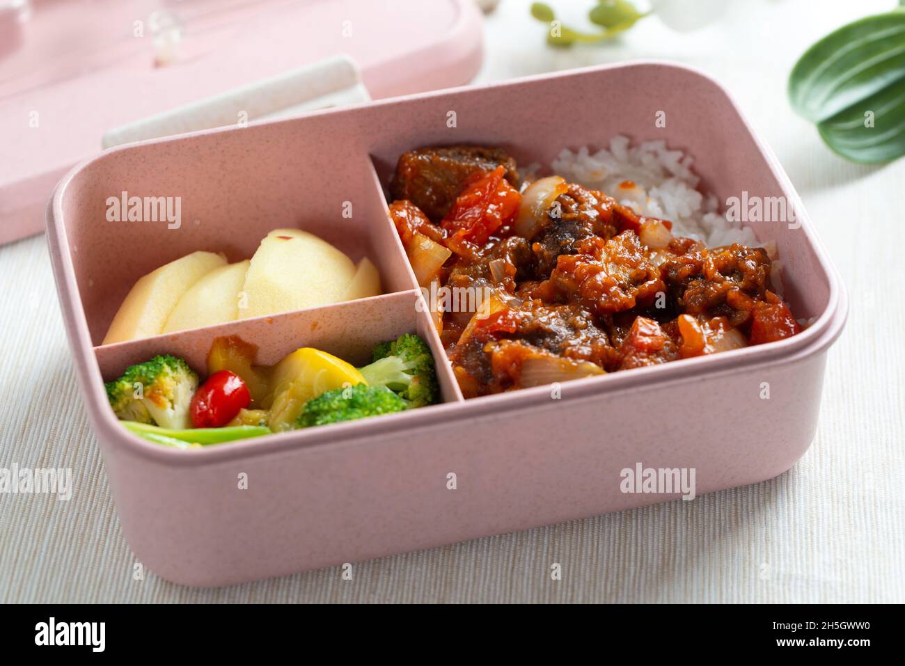 Pink lunch box hi-res stock photography and images - Alamy