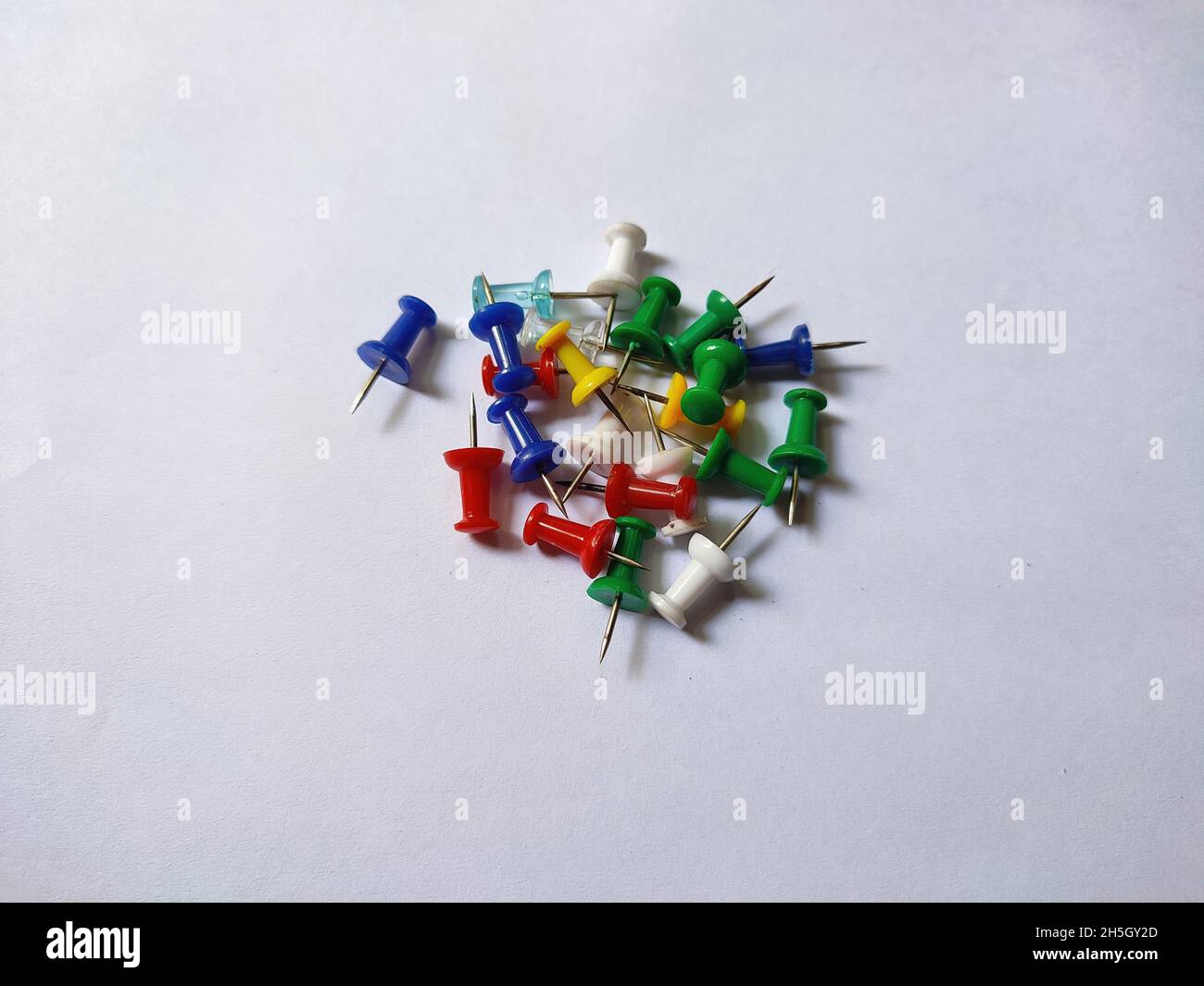 Pile of colorful drawing pins on white background Stock Photo - Alamy