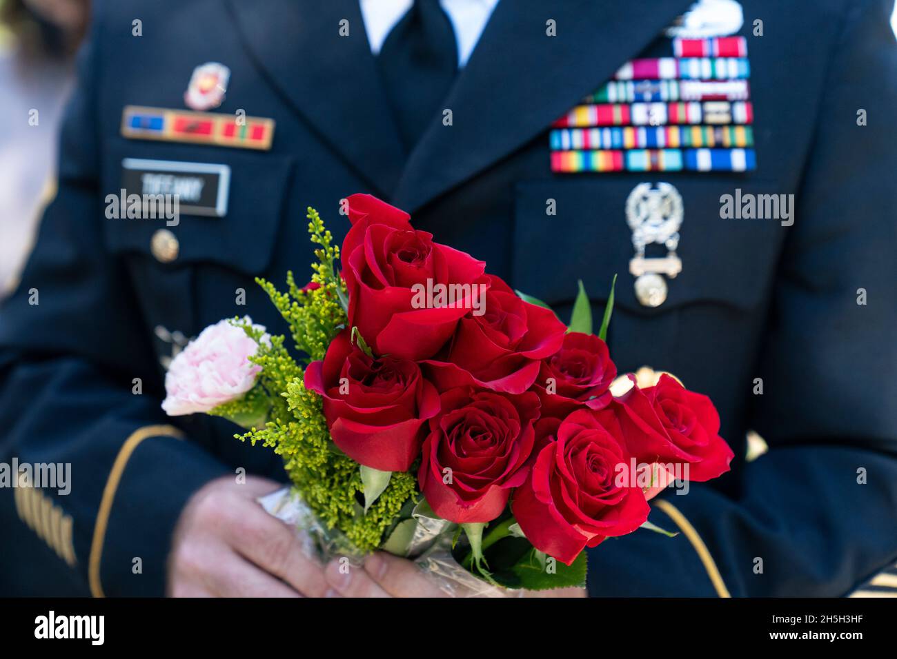 Arlington, Virginia. 9th Nov, 2021. A United States Army soldier holds flowers to be placed during a centennial commemoration event at the Tomb of the Unknown Soldier, in Arlington National Cemetery, Tuesday, Nov. 9, 2021, in Arlington, Virginia. Credit: Alex Brandon/Pool via CNP/dpa/Alamy Live News Stock Photo