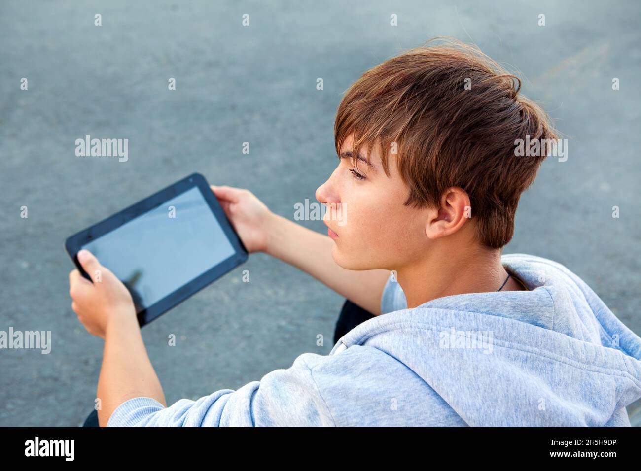 влияние гаджета на подростка. плохое влияние гаджетов на человека. влияние гаджетов. влияние гаджетов. современный мир гаджетов.