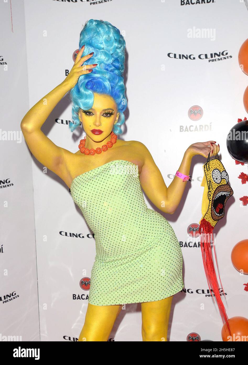 Marge simpson red dress hi-res stock photography and images - Alamy