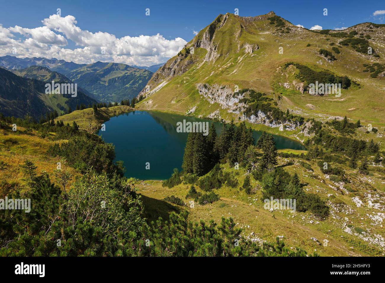 Lake Seealpsee, at Nebelhorn, near … – License image – 71116433