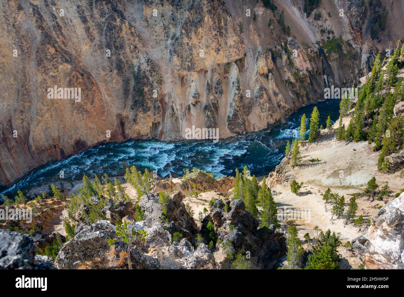 View of river in a canyon, Grand Canyon of the Yellowstone River, view from North Rim, Red Rock Viewpoint, Yellowstone National Park, Wyoming, USA Stock Photo