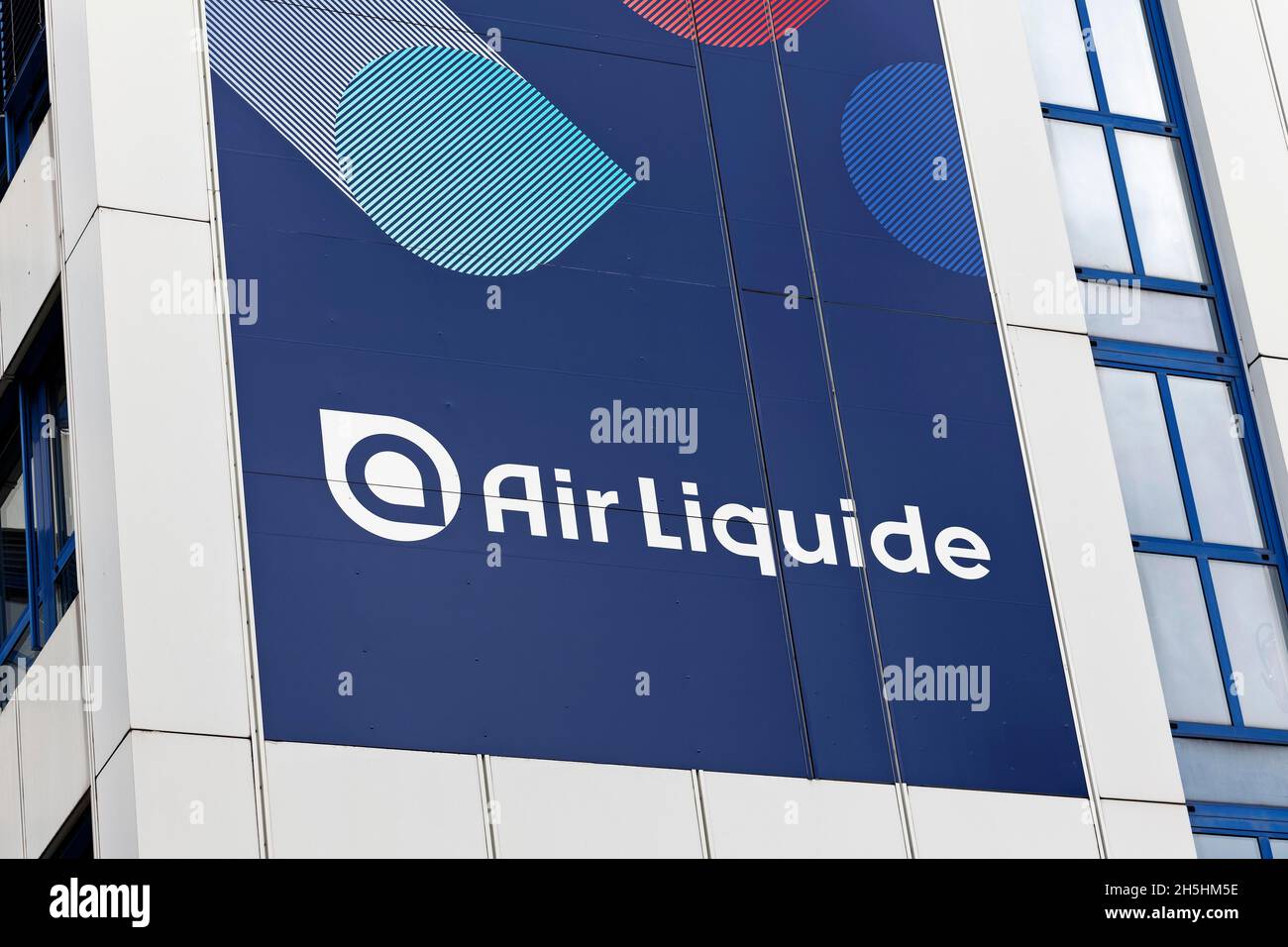 Air Liquide, logo on building, manufacturer of technical gases, Krefeld, North Rhine-Westphalia, Germany Stock Photo