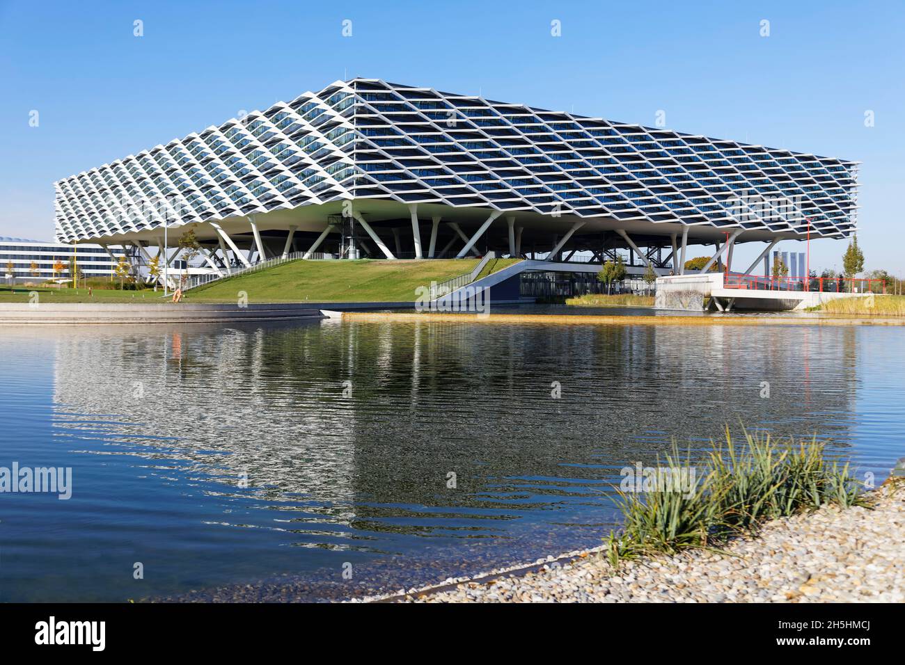 Modernity, Architecture, Adidas AG Office Building, World of Sports Arena,  Herzogenaurach, Artificial Pond, Planting, Middle Franconia, Franconia  Stock Photo - Alamy