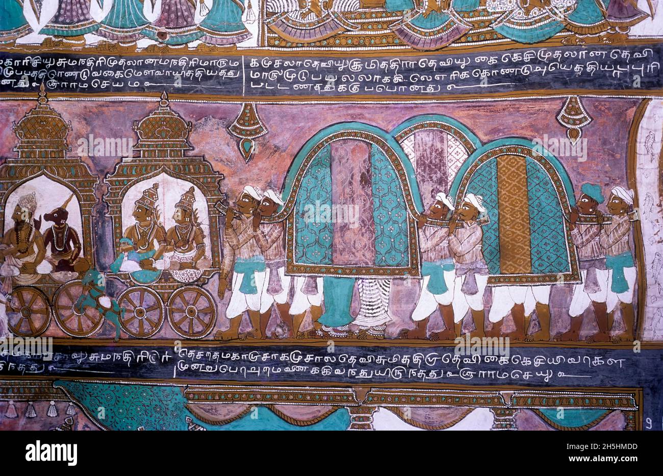 400 years old Ramayana painting at Alagar koyil near Madurai, Tamil Nadu, India. Queens Kausalya, Sumitra and Kaikeyi following king Dasharatha in Stock Photo